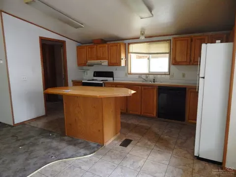 16045 Cascade Ln, La Pine, OR 97739 photo 12