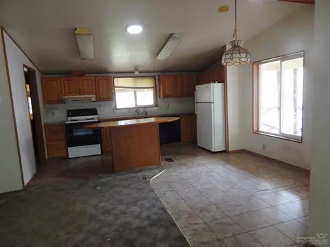 16045 Cascade Ln, La Pine, OR 97739 photo 11