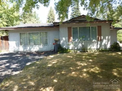 1404 NW Ithaca Ave, Bend, OR 97703 photo 2