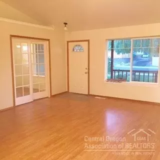 62645 Hawkview Rd, Bend, OR 97701 photo 2