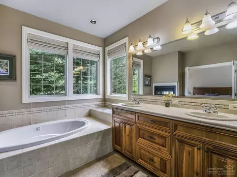 61836 Fall Creek Loop, Bend, OR 97702 photo 10