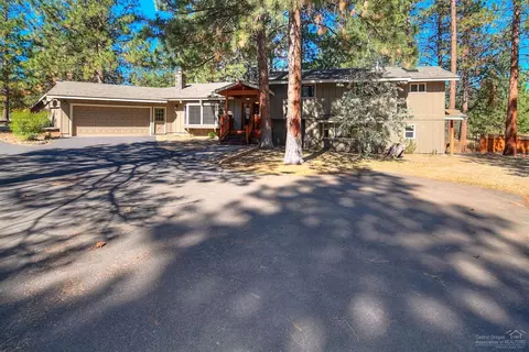 60235 E Ridgeview Dr, Bend, OR 97702 photo 2