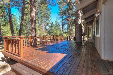 60235 E Ridgeview Dr, Bend, OR 97702 photo 3