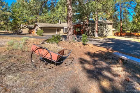 60235 E Ridgeview Dr, Bend, OR 97702 photo 1
