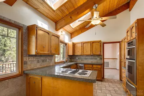 60235 E Ridgeview Dr, Bend, OR 97702 photo 8