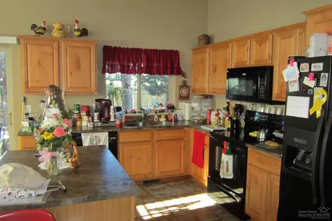 16461 Riley Dr, La Pine, OR 97739 photo 4