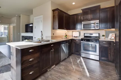 20824 Gateway Dr, Bend, OR 97702 photo 9