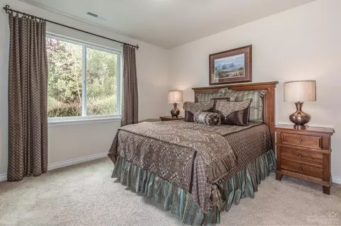 19560 Sager Loop, Bend, OR 97702 photo 8