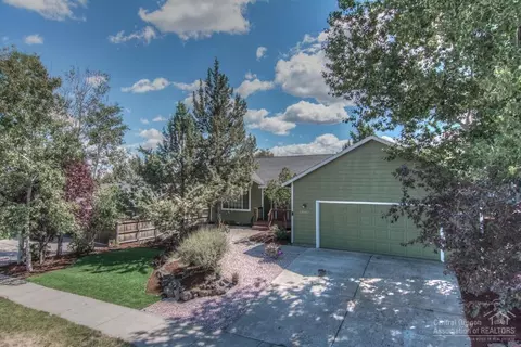 20967 Spinnaker St, Bend, OR 97701 photo 2