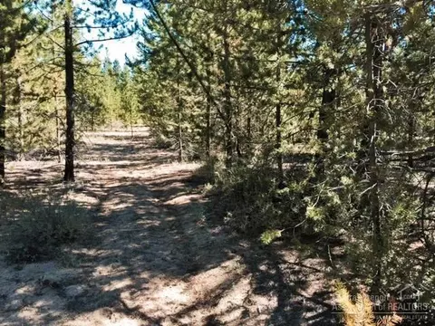 52660 Day Rd, La Pine, OR 97739 photo 2