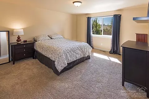 63368 Lamoine Ln, Bend, OR 97701 photo 2