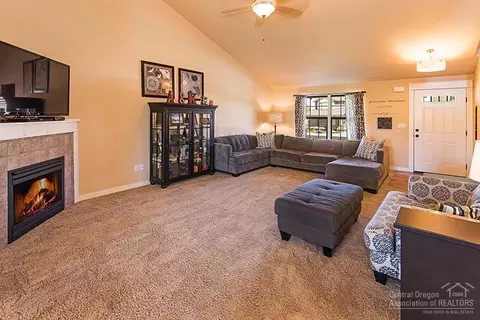 63368 Lamoine Ln, Bend, OR 97701 photo 4