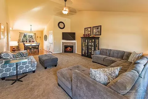 63368 Lamoine Ln, Bend, OR 97701 photo 3
