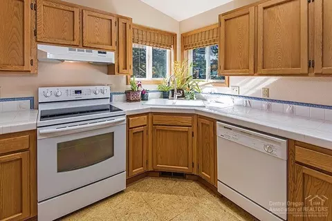 20897 King David Ave, Bend, OR 97702 photo 2