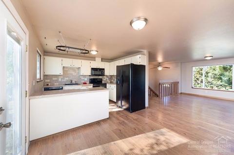 2720 NE Ocker Dr, Bend, OR 97701 photo 5