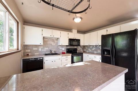 2720 NE Ocker Dr, Bend, OR 97701 photo 4