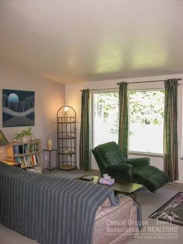 15980 Frances Ln, La Pine, OR 97739 photo 3