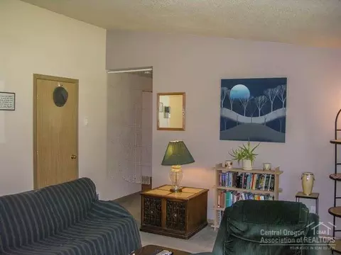 15980 Frances Ln, La Pine, OR 97739 photo 2