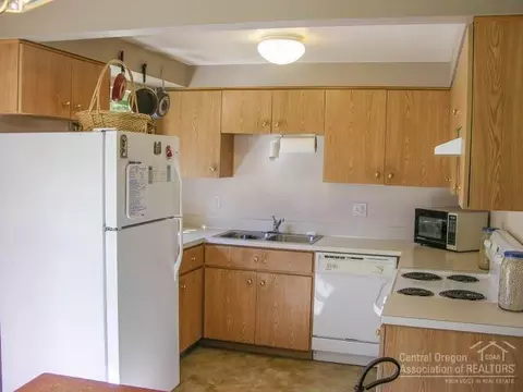 15980 Frances Ln, La Pine, OR 97739 photo 5