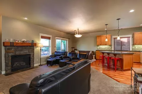 61434 Linton Loop, Bend, OR 97702 photo 2