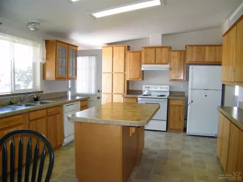 65211 73rd St, Bend, OR 97701 photo 3