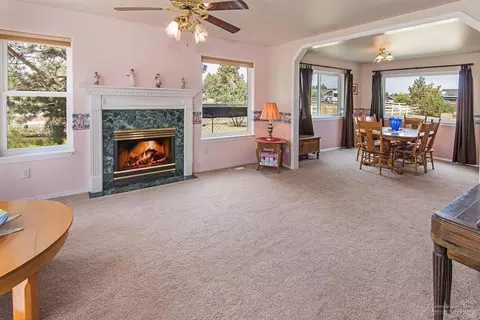 21485 Bradetich Loop, Bend, OR 97701 photo 2