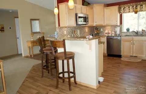 25221 Deer Ln, Bend, OR 97701 photo 4