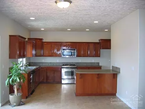 20514 NE Mutt Ct, Bend, OR 97701 photo 2