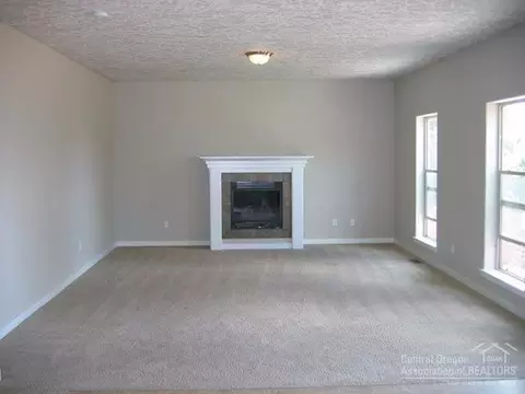 20514 NE Mutt Ct, Bend, OR 97701 photo 3