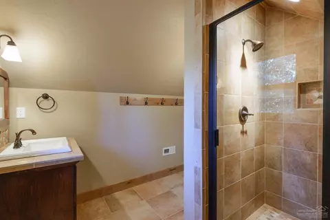 56431 Fireglass Loop, Bend, OR 97707 photo 15