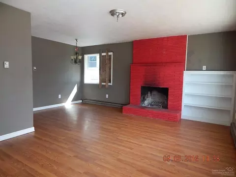 904 NE 8th St, Bend, OR 97701 photo 3