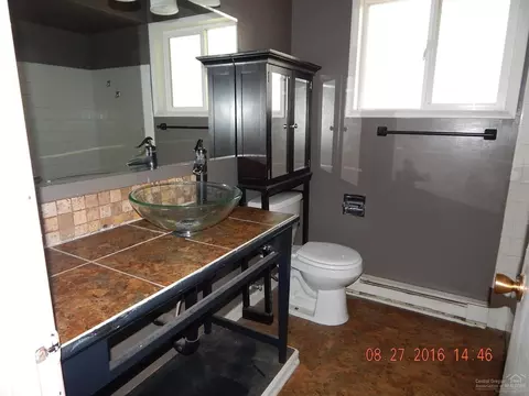 904 NE 8th St, Bend, OR 97701 photo 4