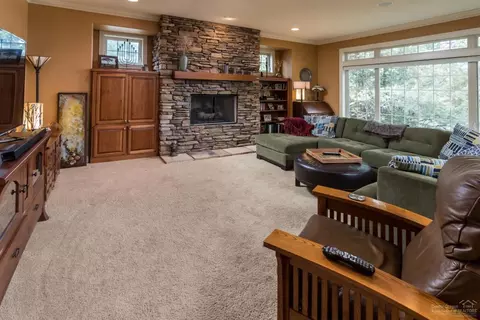 19553 Blue Lake Loop, Bend, OR 97702 photo 3