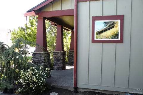 21331 Pecoraro Loop, Bend, OR 97701 photo 2