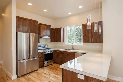 63369 Milestone Dr, Bend, OR 97703 photo 2