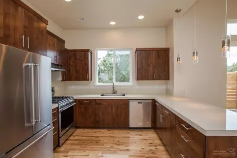 63369 Milestone Dr, Bend, OR 97703 photo 3