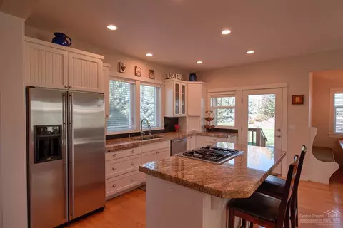 21406 Bradetich Loop, Bend, OR 97701 photo 5