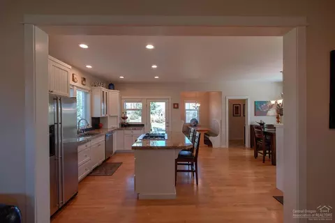 21406 Bradetich Loop, Bend, OR 97701 photo 4