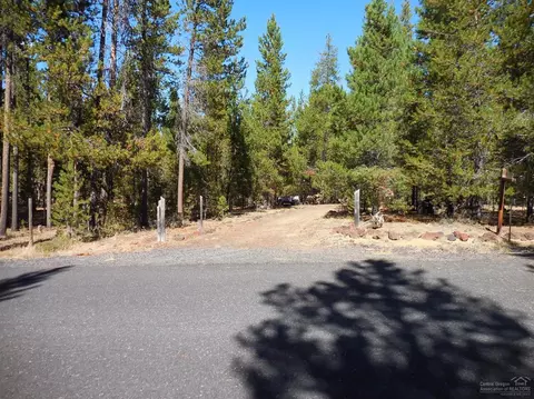 15102 W River Loop Dr, Bend, OR 97707 photo 2