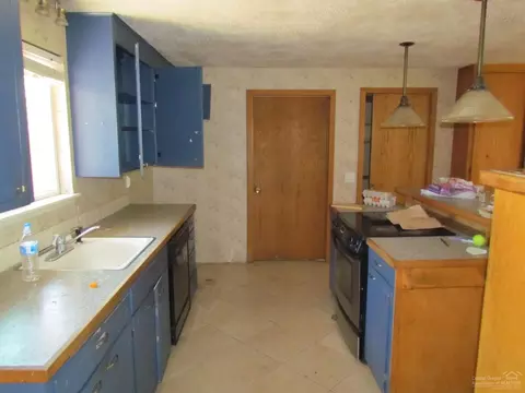 1633 NE Watson Dr, Bend, OR 97701 photo 4