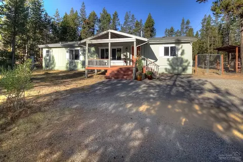 54775 Robin Ln, Bend, OR 97707 photo 2