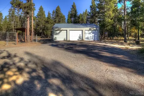 54775 Robin Ln, Bend, OR 97707 photo 6