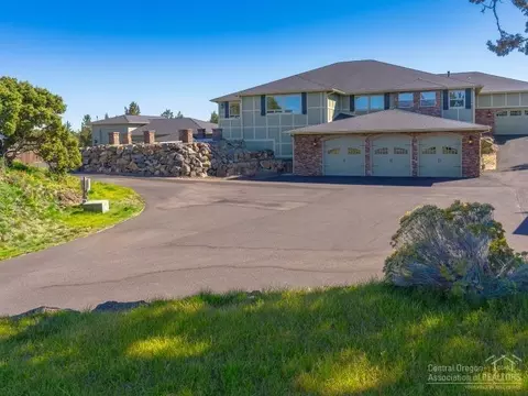 63430 Overtree Rd, Bend, OR 97701 photo 2