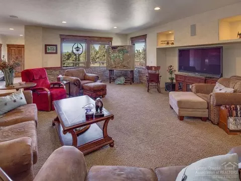 63430 Overtree Rd, Bend, OR 97701 photo 9