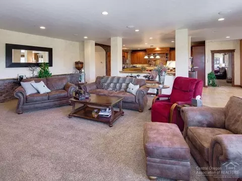 63430 Overtree Rd, Bend, OR 97701 photo 11