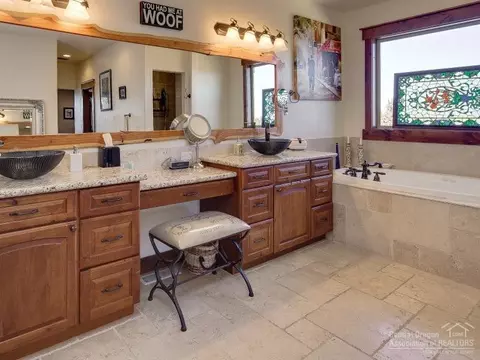 63430 Overtree Rd, Bend, OR 97701 photo 13
