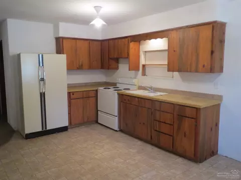 16036 Sparks Dr, La Pine, OR 97739 photo 2