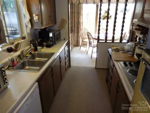 60964 Granite Dr, Bend, OR 97702 photo 6