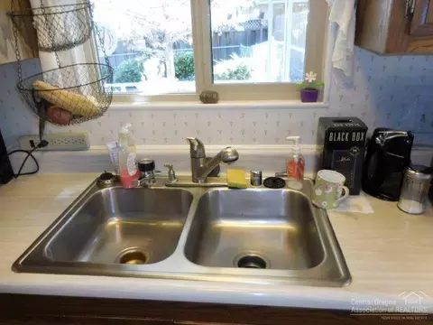 60964 Granite Dr, Bend, OR 97702 photo 2