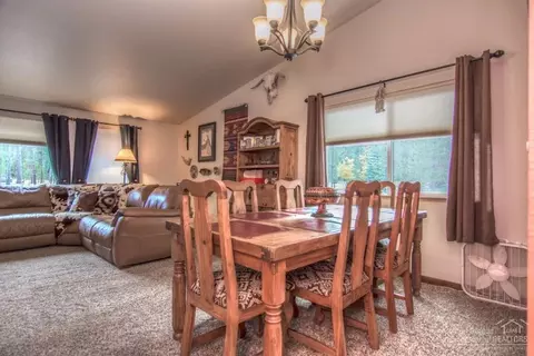 16352 Whitetail Ln, Bend, OR 97707 photo 3